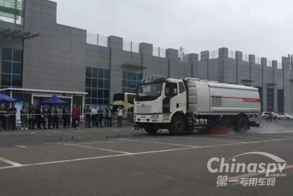 龙马环卫垃圾分类处理设备春城首秀