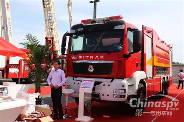 汕德卡消防车与最美“逆行者”共进退