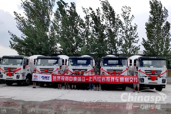 中集瑞江携手上汽红岩 批量LNG混凝土搅拌车交付