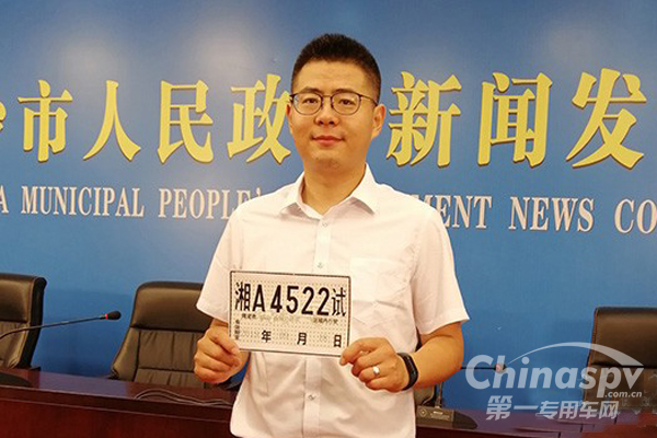 福田戴姆勒获智能网联汽车开放道路测试号牌