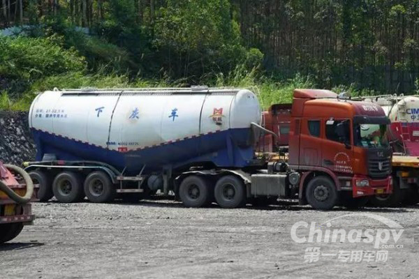 邓小东：中集联合卡车是创业路的伙伴
