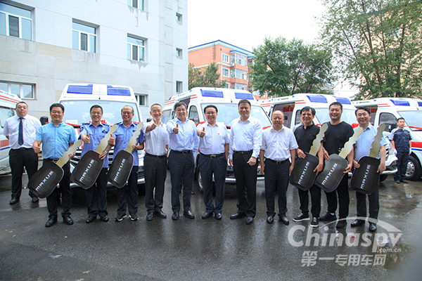 公益之路关爱前行 上汽MAXUS V80爱心救护车驶入东北