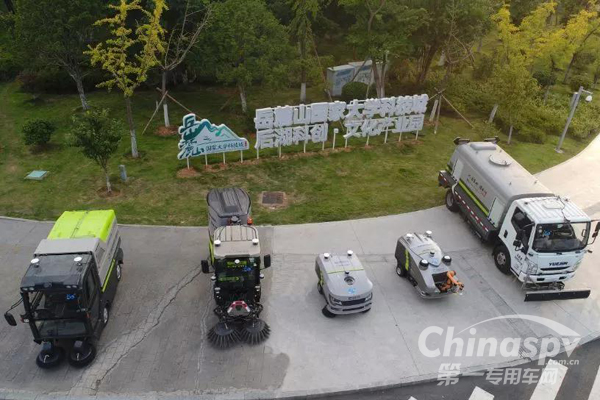 全球首个5G无人驾驶环卫机器人编队惊艳亮相
