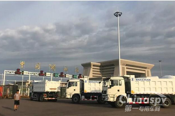 中集陕汽300台自卸车批量发往中亚市场