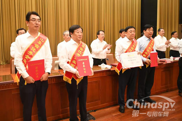 山东省委授予谭旭光“山东省优秀企业家”称号