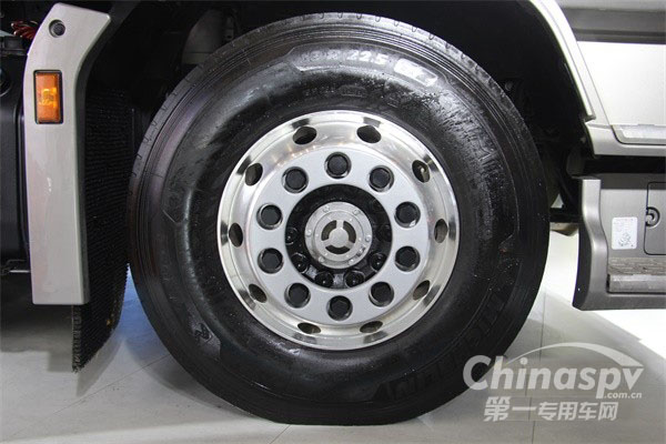 穿越武汉车展 多次邂逅吸睛的康迈“三芒星”