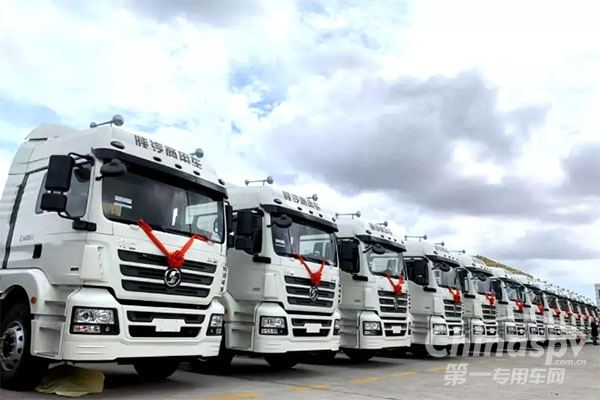 玉柴陕汽港口牵引车在世界第一大港交付运营