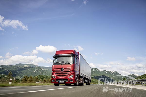 梅赛德斯-奔驰荣膺“2020国际年度卡车”桂冠