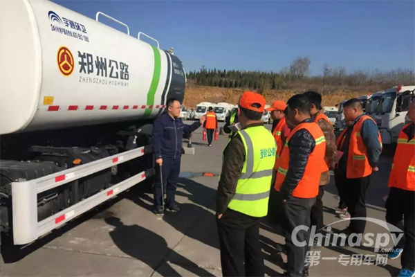 宇通环卫举行冬季保洁车辆放水培训活动