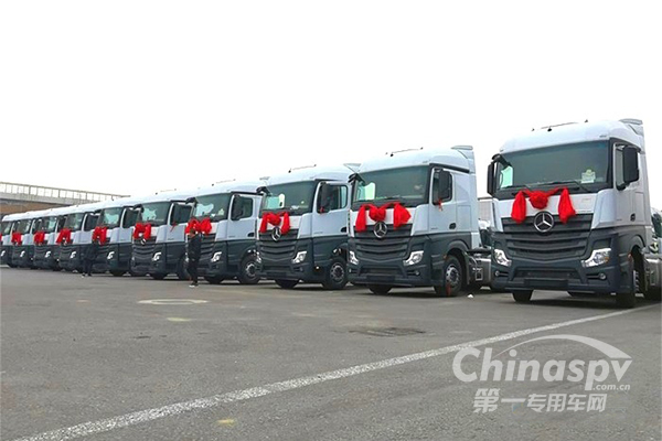 10台奔驰新Actros牵引车交付博岩冷藏