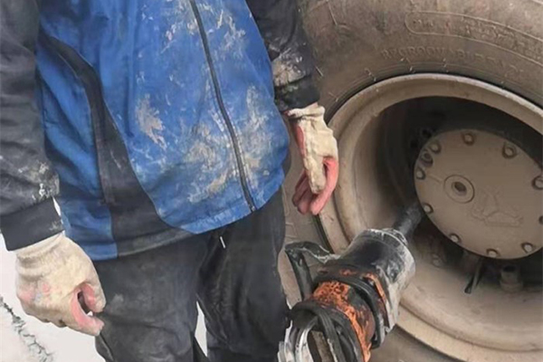 玲珑轮胎为火神山医院建设保驾护航