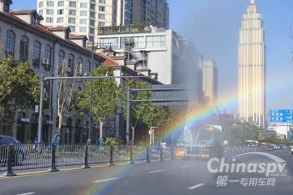 解放洒水抑尘车防疫消毒有一套！