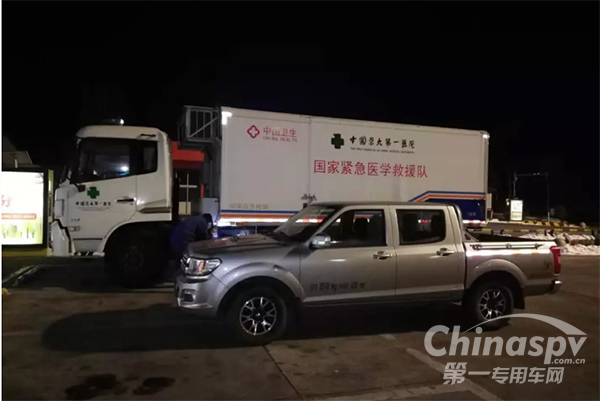 迅捷有力 东风深夜救援辽宁方舱车队