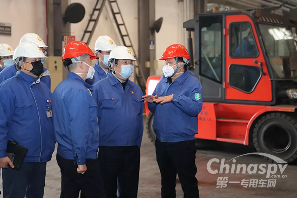 谭旭光到生产一线察看疫情防控情况