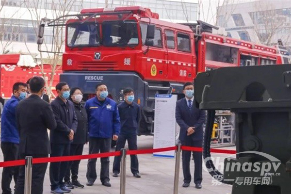 应急管理部副部长孙华山考察徐工应急救援产业