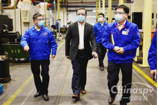 潍柴动力执行CEO张泉慰问法士特一线员工