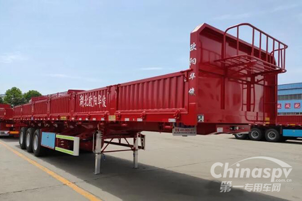 欧阳华俊13米轻型侧翻自卸半挂车获客户好评