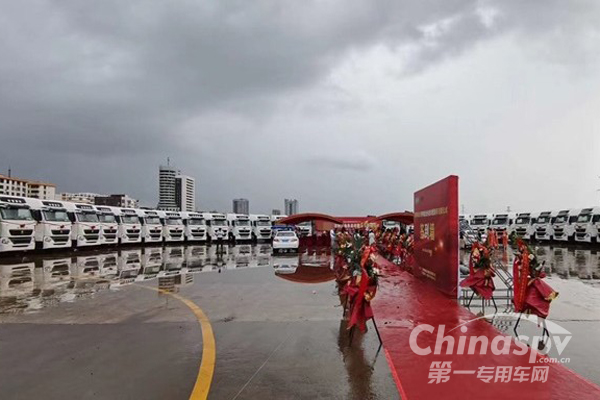冷链不断”链“ 26台豪沃T7牵引车交付广西