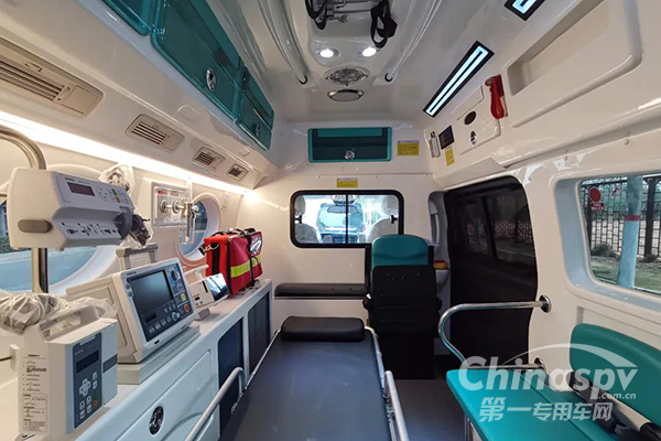 宇通专用车：高端定制救护车，首选宇通奔驰威霆