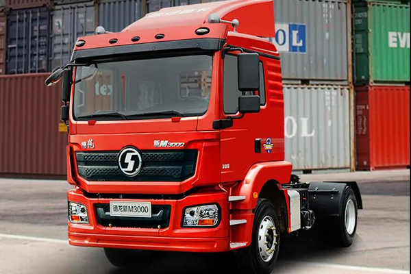 德龙新M3000港口牵引车：凭实力竞争上“港”