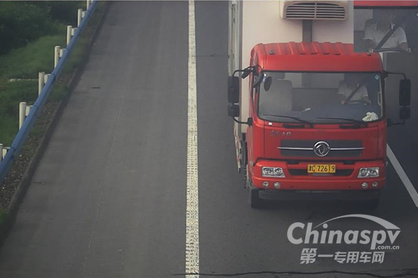 两台危化品运输车违法行车，河南高速交警依法查处并曝光