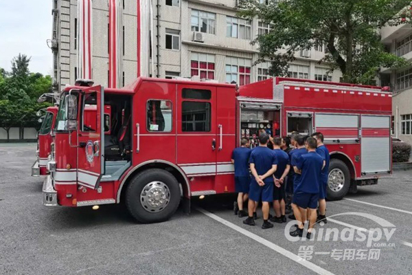 5辆豪士科城市主战消防车交付重庆消防