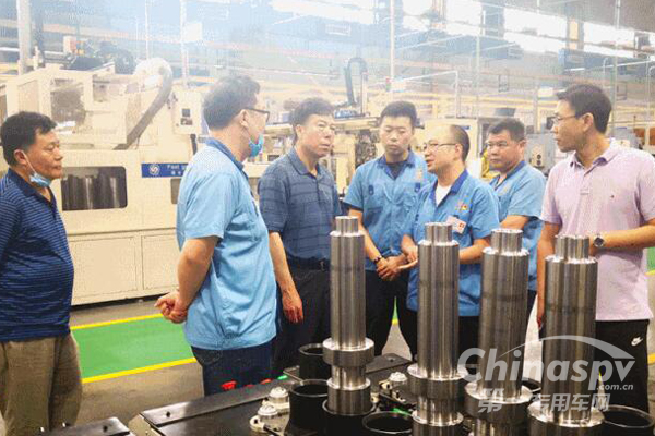 严鉴铂董事长深入生产一线调研指导工作