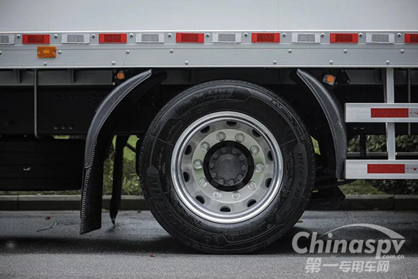 米其林新品轮胎组合为快递车队省油增效