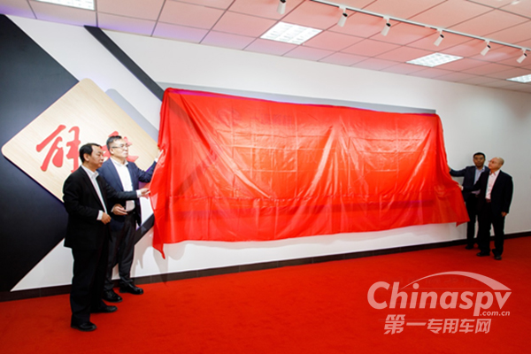 要为客户带来全新体验，解放新媒体营销中心揭牌