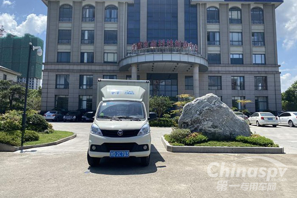 福田祥菱：圆通快递小哥江展的一天-马不停蹄送快件