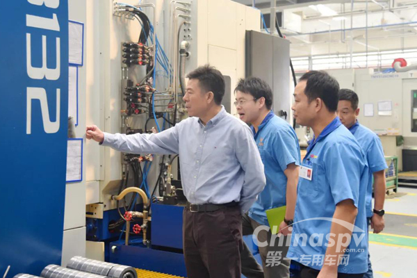 法士特董事长严鉴铂深入沃克公司调研指导工作