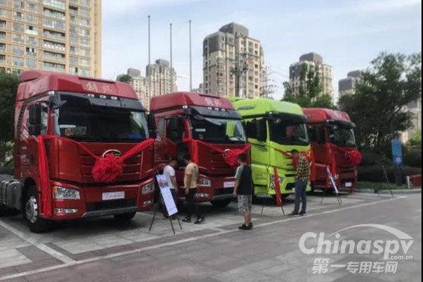 现场订车547辆 一汽解放牵引车在阜阳卖爆了