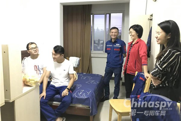 玉柴联合动力党工团到大学生公寓开展新员工慰问活动
