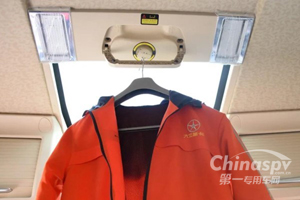 大运V9可翻转隐藏式晾衣杆解决专用车驾驶员痛点需求