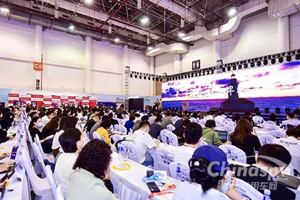 龙蟠科技石俊峰董事长荣获中国国际广告节“年度卓越人物奖”