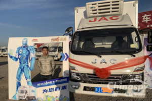 以品质赢客户信赖 骏铃冰博士网络版全国首台交车