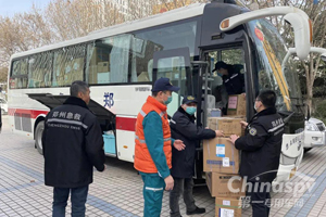 河南省援冀首批物资和15台负压救护车出征河北