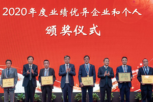 双份“年终奖” 全力奔跑的上汽红岩未来可期