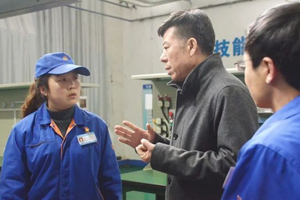 法士特严鉴铂：解放思想 创新求变 领导干部要走在前