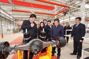 陕西省铜川市市委书记樊维斌莅临汉德车桥铜川分公司考察调研