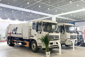 龙马环卫携全新纯电动小型扫路机亮相天津