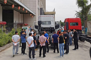 快递万里行 国六乘东风 东风国六快递商品巡展开幕