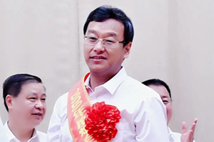 玲珑轮胎董事长王锋获“2020年度烟台市十佳功勋企业家”表彰