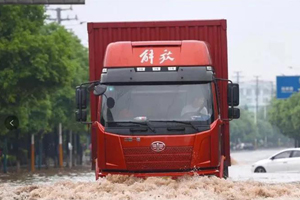 半挂车雨天行车注意检查车轴,提高行车安全