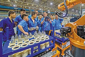 法士特专注自身培训，把课堂搬进生产车间