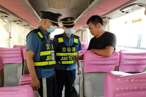 广西专项整治出新招：跟着货车“跑运输”