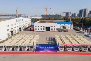 上汽红岩中置轴轿运车成功交付上海用户