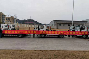 一车多箱、高效作业，23台远程增程式勾臂车助力南充绿色城市建设
