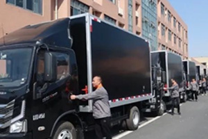 交车300台! 共战疫情上汽轻卡在行动