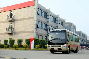 为师生免费核酸采集 金龙移动核酸采样车开进厦门多所学校